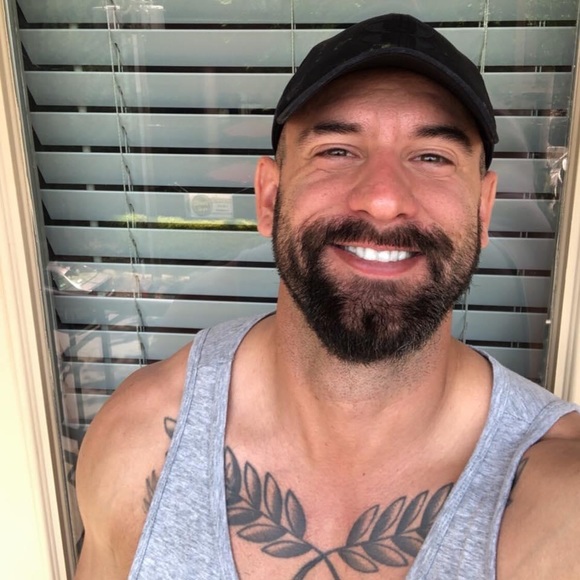 Meet your Posher, Ryan - Picture 1 of 5